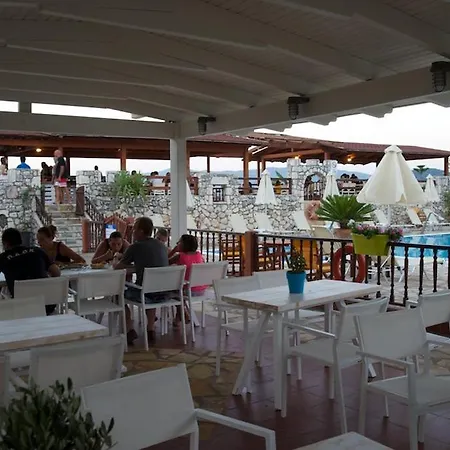 Happy Camp Mobile Homes In Karavomilos