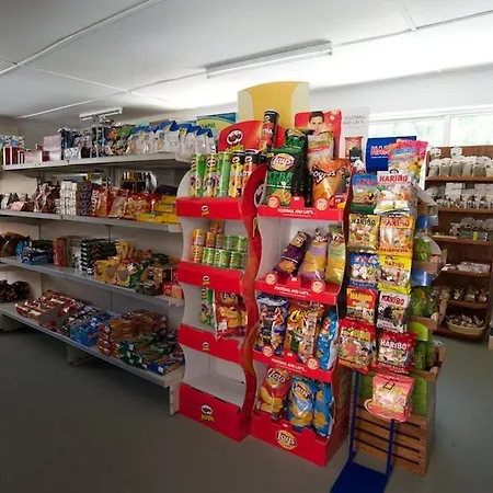 Happy Camp Mobile Homes In Karavomilos キャンプ場 サミ