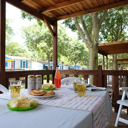 Happy Camp Mobile Homes In Karavomilos サミ