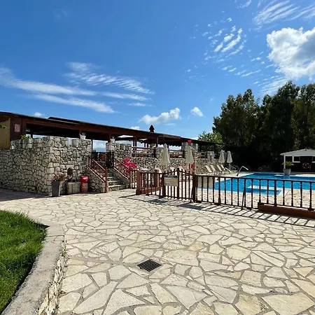 キャンプ場 Happy Camp Mobile Homes In Karavomilos サミ