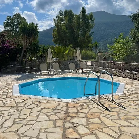 Happy Camp Mobile Homes In Karavomilos キャンプ場 *