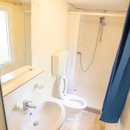 Happy Camp Mobile Homes In Karavomilos キャンプ場 *