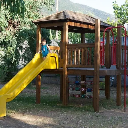 Happy Camp Mobile Homes In Karavomilos * סאמי