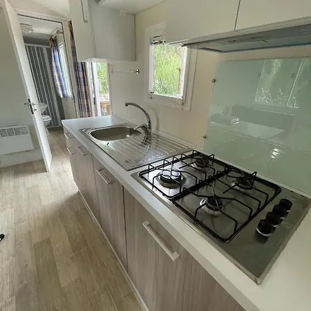 אתר קמפינג Happy Camp Mobile Homes In Karavomilos *