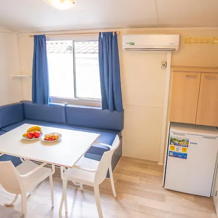 Kemp Happy Camp Mobile Homes In Karavomilos