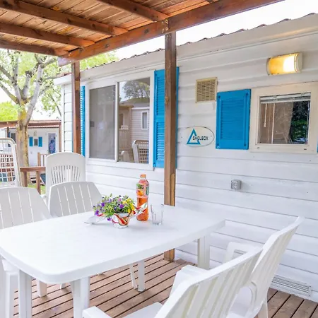 Happy Camp Mobile Homes In Karavomilos Kemp